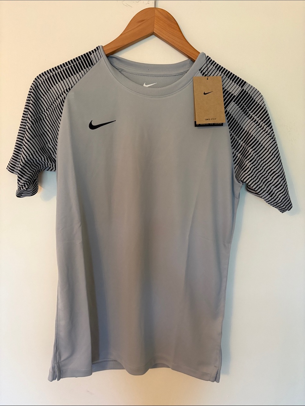 NWT Nike Light Gray Short Sleeve Training Jersey (XL youth/kids)